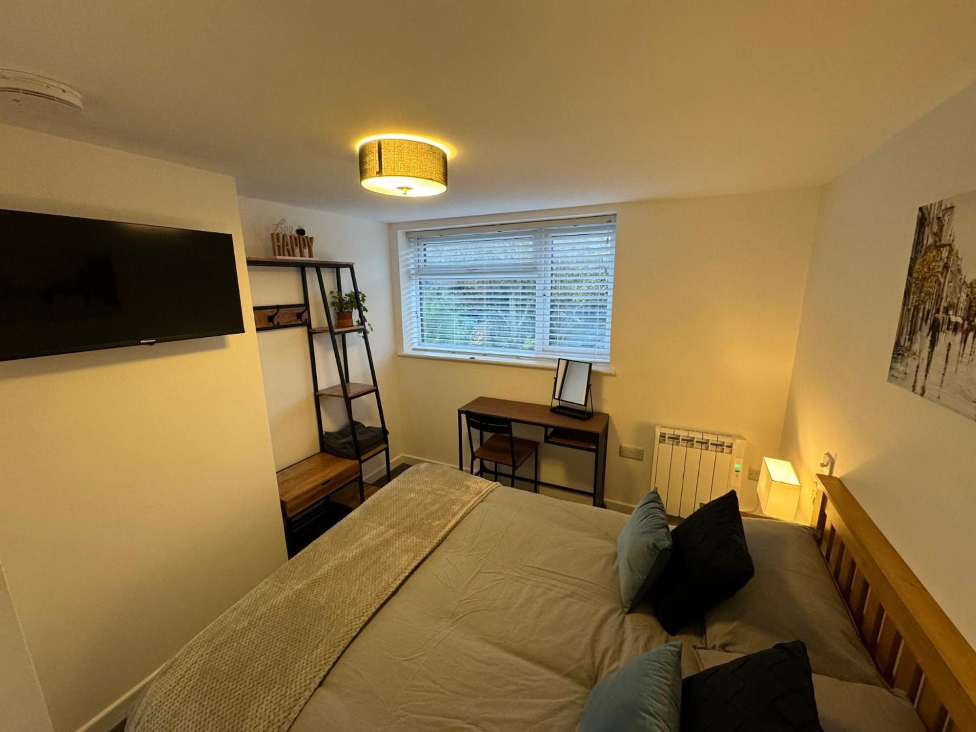 Modern 1 Bed Apartment With Car Parking Bitton Eksteriør bilde