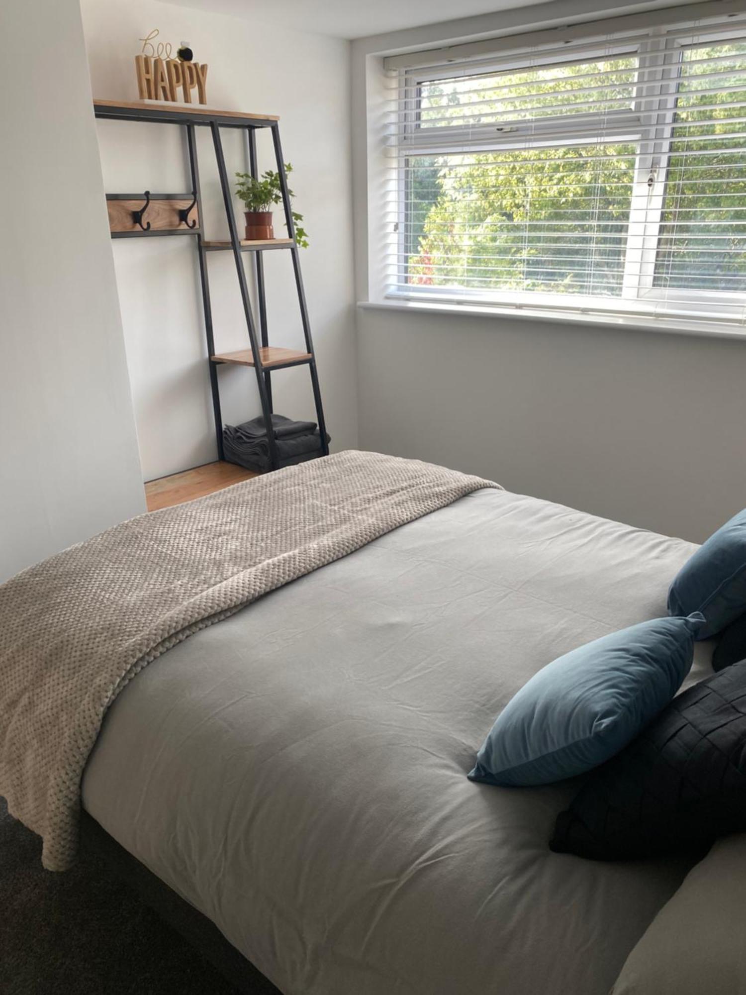 Modern 1 Bed Apartment With Car Parking Bitton Eksteriør bilde